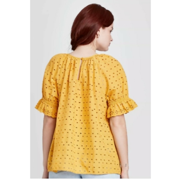 Universal Thread gold eyelet top - Picture 2 of 10